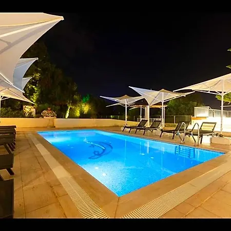 Hotel The Farrys Boutique 3*